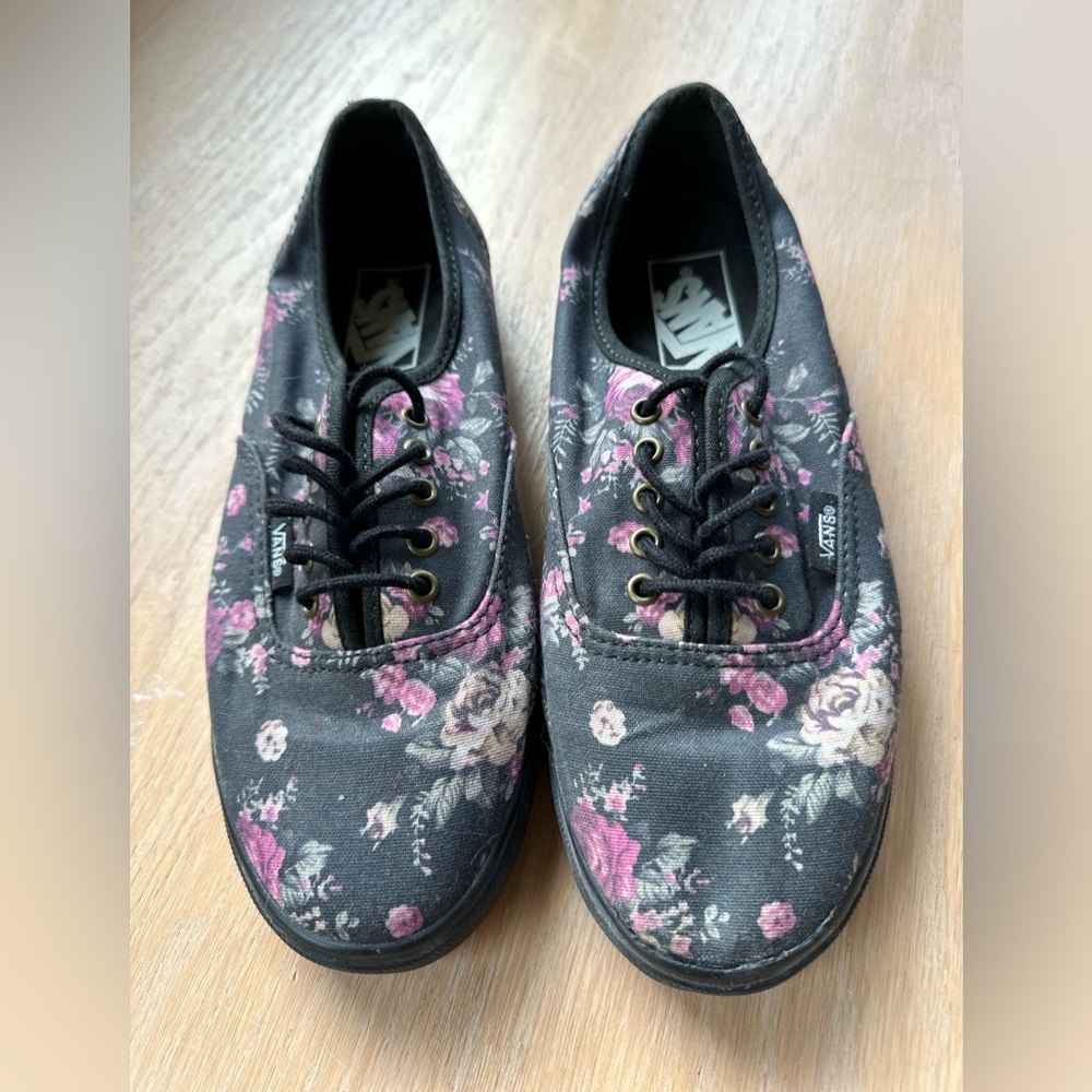Women’s Vans Black Roses